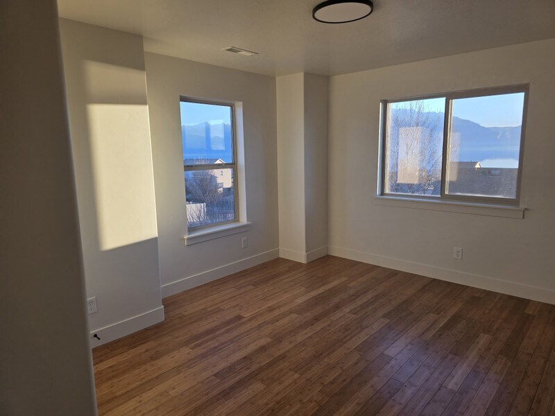 Building Photo - 235 Caracara St