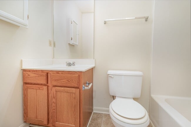 Building Photo - 3 Bedroom Townhome in Lee's Hill!