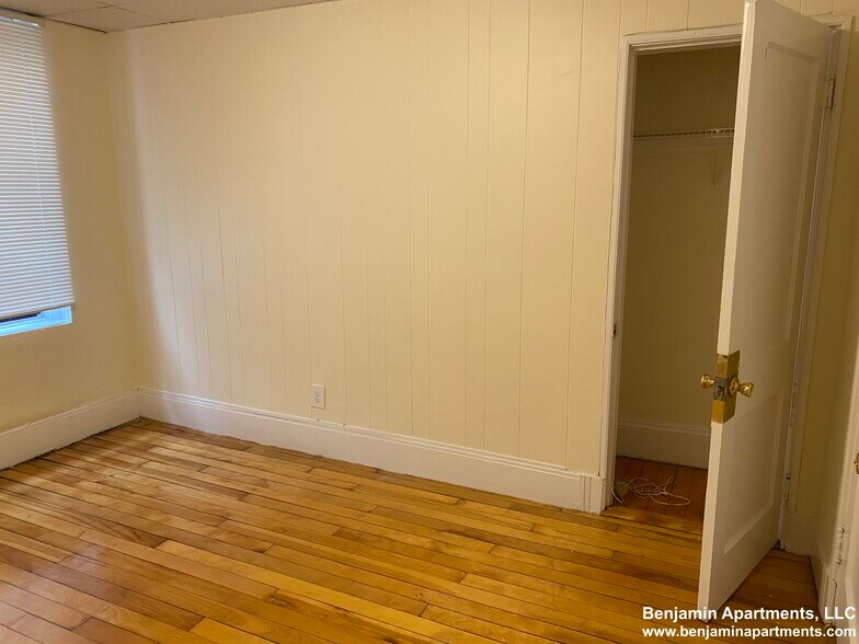 Building Photo - 431 Cambridge St