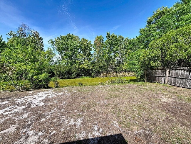 Building Photo - 10597 101st Ave