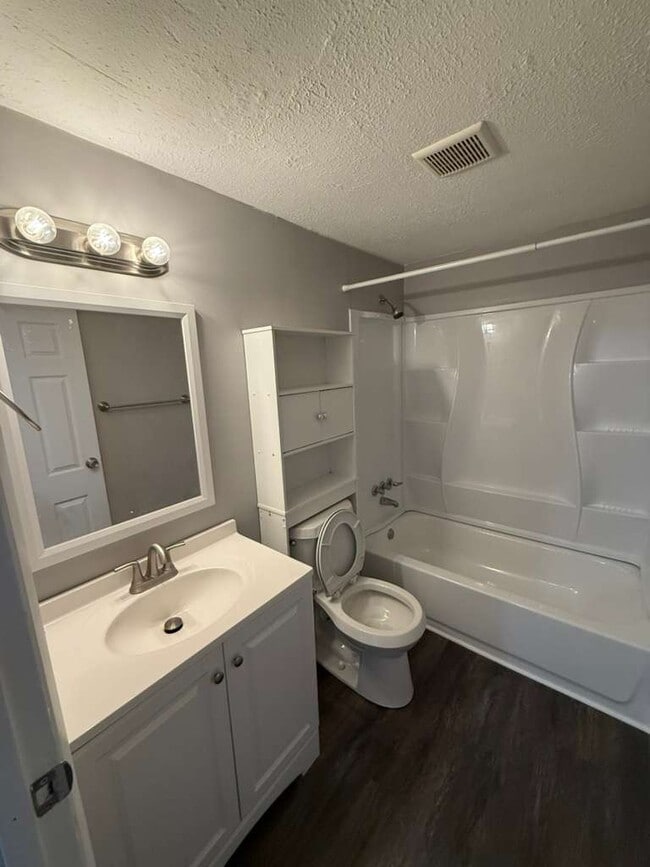 Building Photo - 4095 Sleepy Hollow Rd