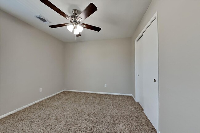 Building Photo - 16758 N Rail Dr