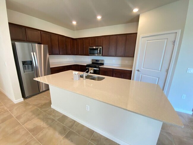 Building Photo - 4/2 Single family home