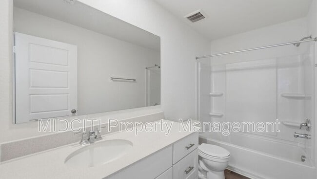 Building Photo - 966 Bluegrass Pt