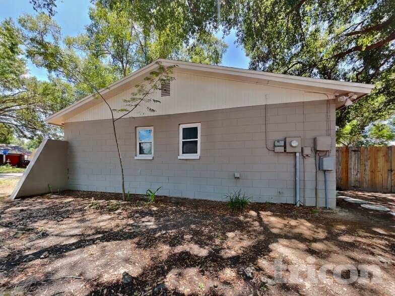 Building Photo - 702 Falkirk Ave