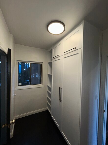 Building Photo - 1954 Hillcrest Rd