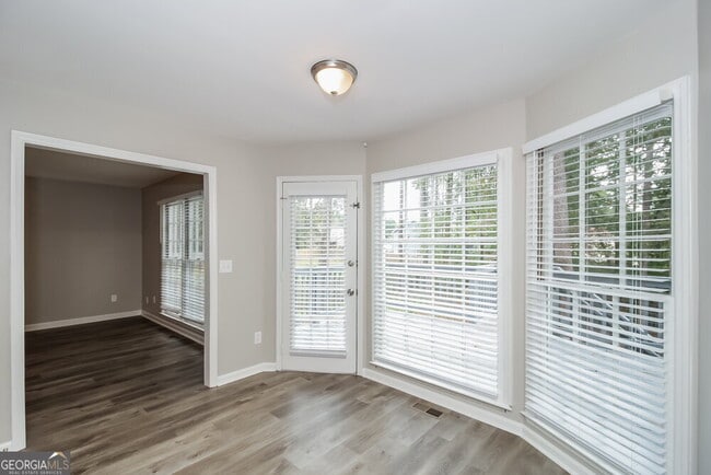 Building Photo - 3330 Dogwood Dr