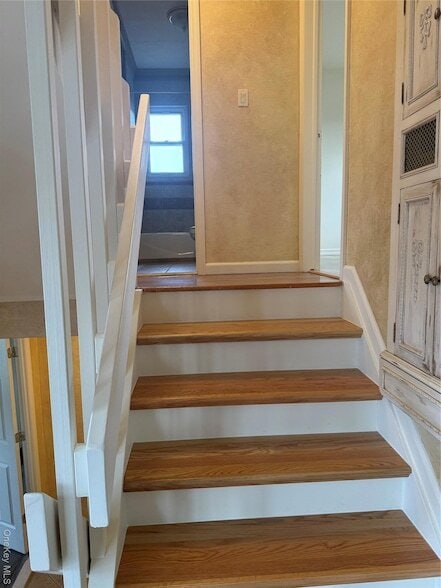 Building Photo - 14 Genesee Dr