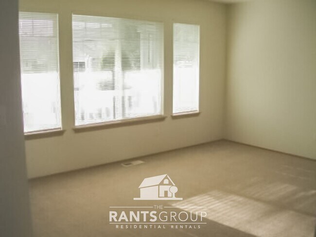 Building Photo - Beautiful Home in Lacey