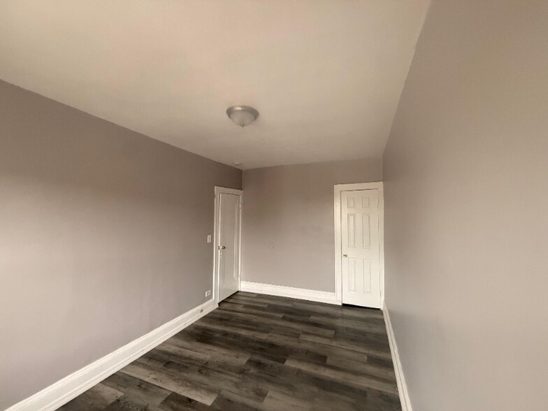 Building Photo - 14300 Lakeshore Blvd