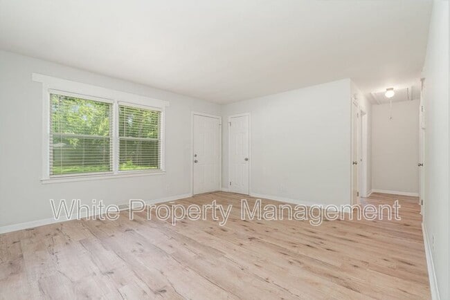 Building Photo - 602 Camrose Dr