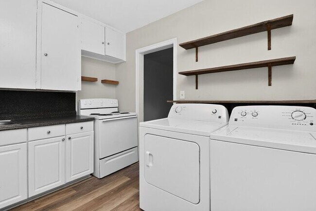 Building Photo - Charming 2BD/1BA Brick Duplex in NoDa!