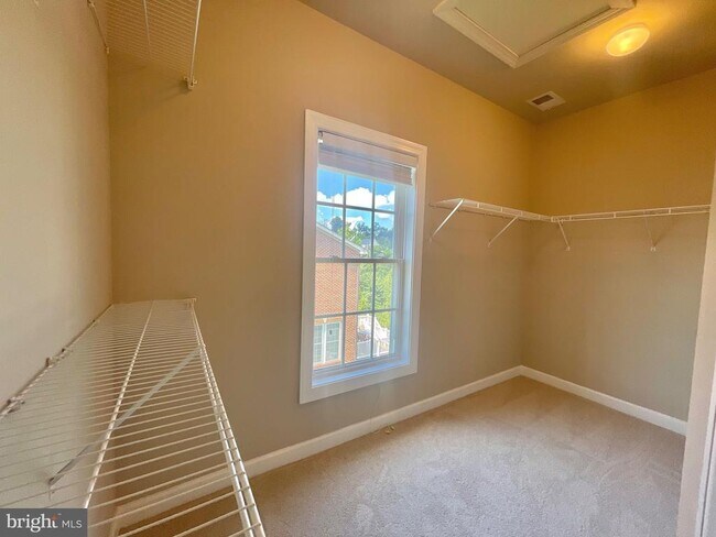 Building Photo - 3550 Tabard Ln