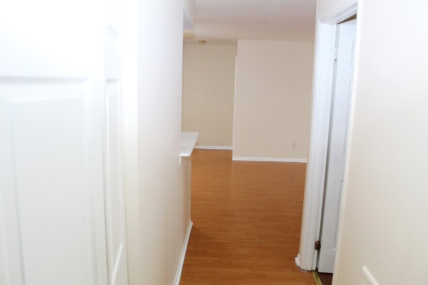 Building Photo - 2241 Hedgerow Rd