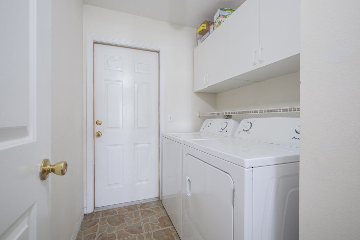 Building Photo - 1712 Arash Cir