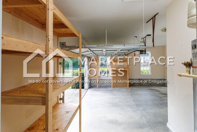 Building Photo - 512 Marble Falls