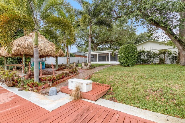 Building Photo - 12831 Shore Dr