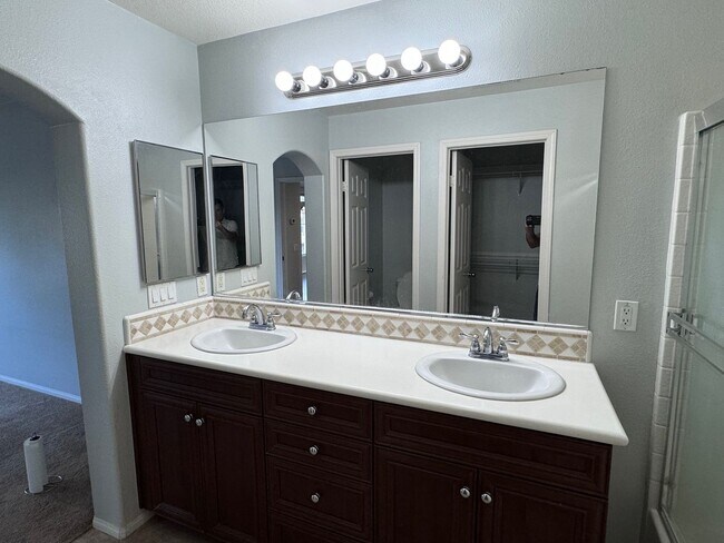 Building Photo - Beautiful 2 Bedroom, 2 Bathroom Oxnard Con...