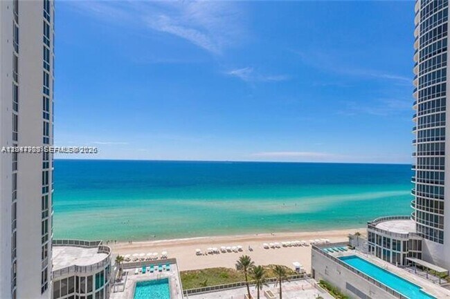 Building Photo - 16001 Collins Ave