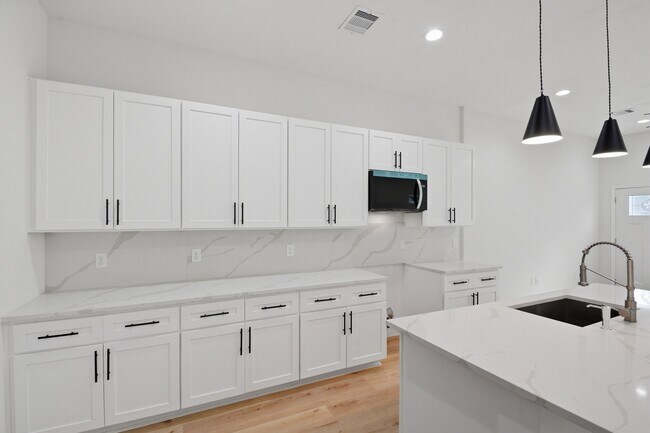 Building Photo - 3320 Francis St