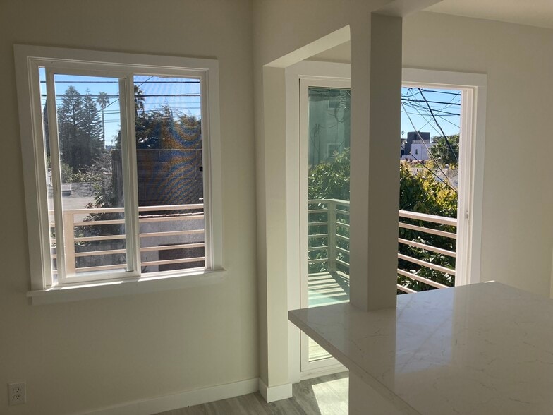 Vew from livingroom to balcony - 774 Sunset Ave
