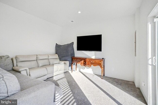 Building Photo - 423 Honeyberry Ln