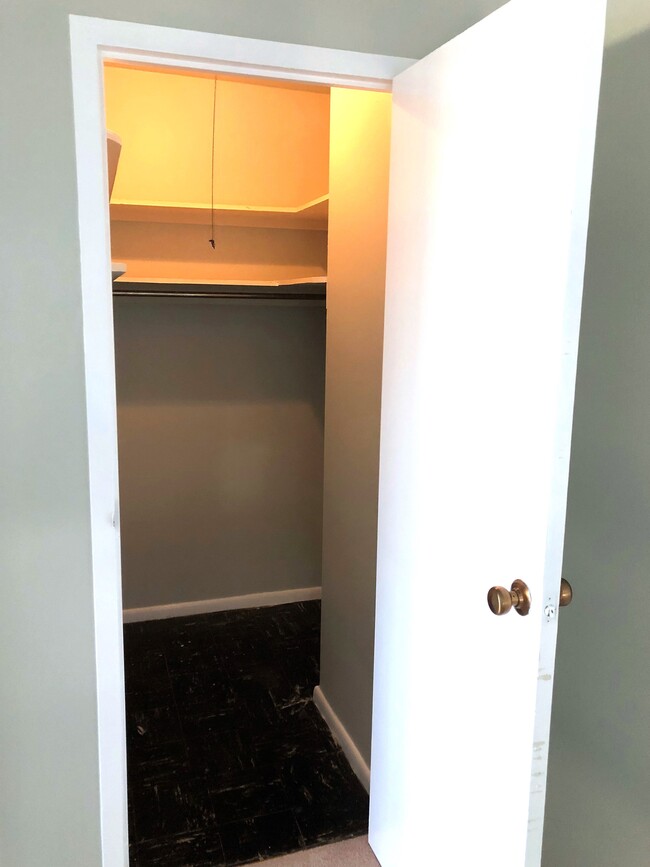 Master Bedroom Walk In Closet - 5757 N Sheridan Rd