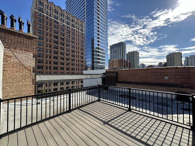 Building Photo - 1218 N LaSalle St