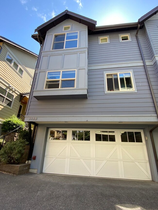 Primary Photo - Gorgeous 3bed / 2.5 bath Townhouse in East...