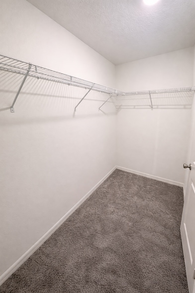 Master closet - 1472 Mirabella Cir