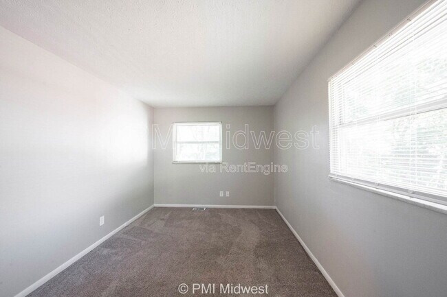 Building Photo - 330 Hugo St