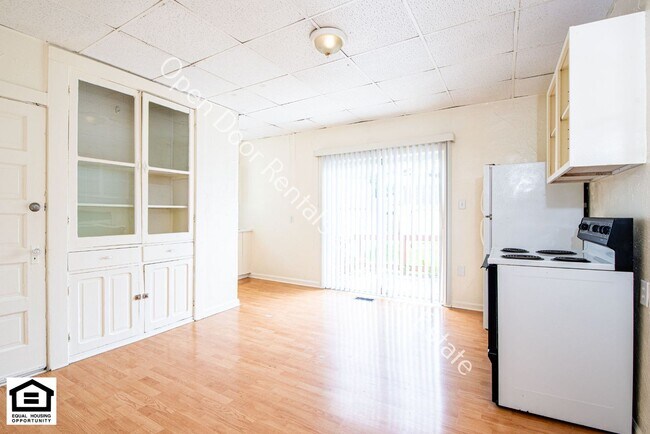 Building Photo - 608 Anderson Ave