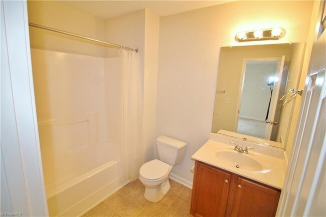 Building Photo - 44 Ackland Dr