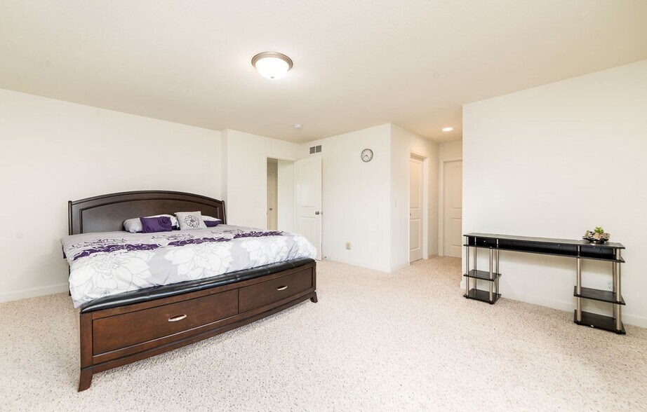 Building Photo - 118 W Whispering Pines Way