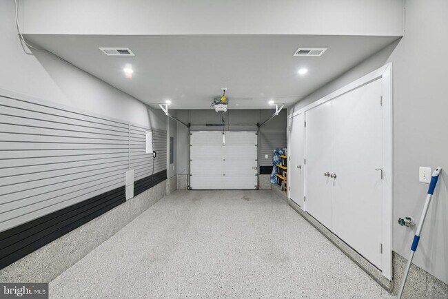 Building Photo - 5627 45th Ave