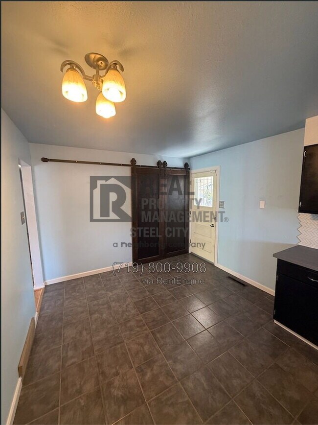 Building Photo - 511 W Evans Ave