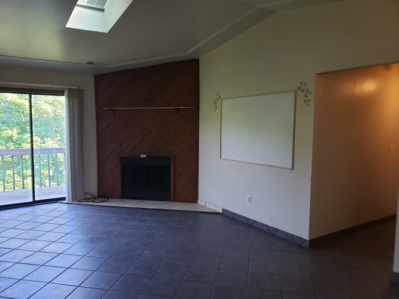 Living Room - 2200 Augusta Blvd