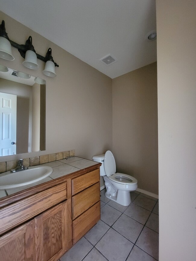 Building Photo - Fair St Apartments - Premier Data Works LLC
