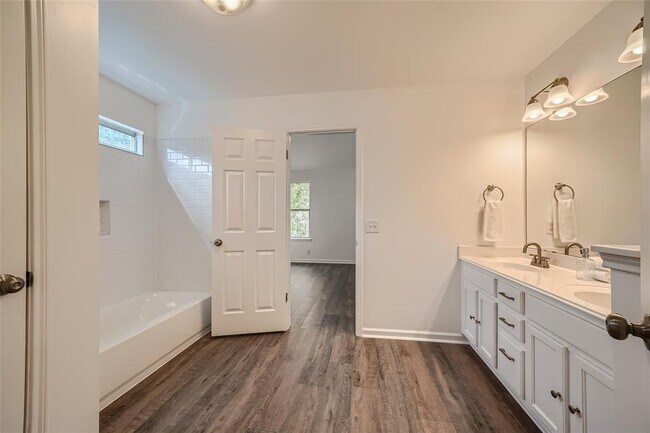 Building Photo - 905 Jasmine Trail