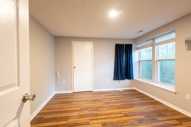 Building Photo - Lovely 2 BR/1 BA Condo in Columbia!