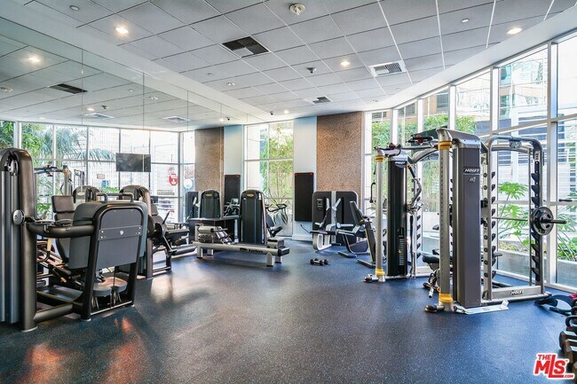 Building Photo - 801 S Grand Ave