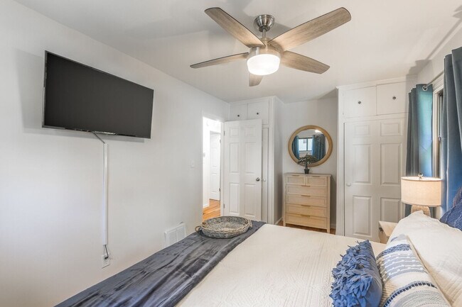 Building Photo - 4945 N Euclid Ave