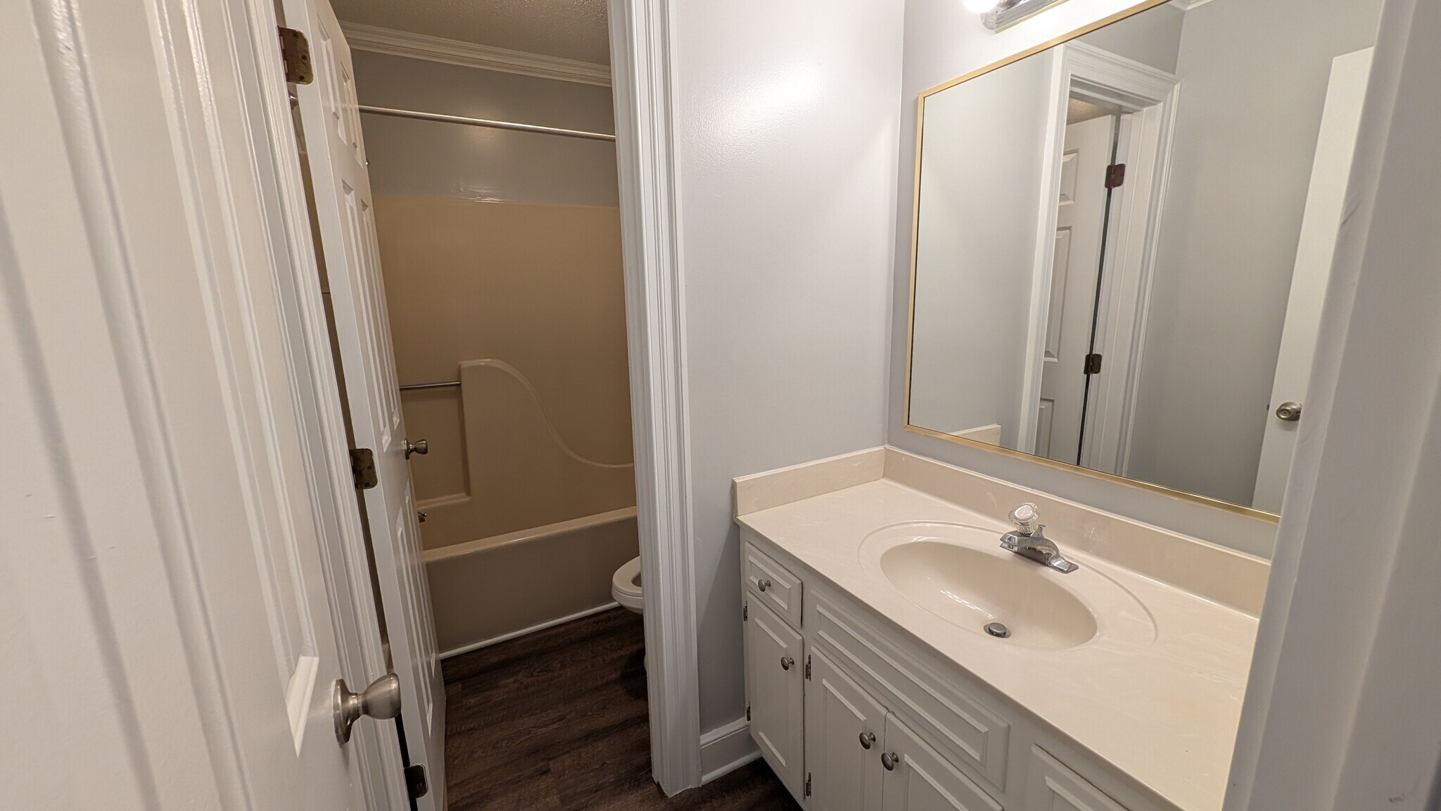 Full Bath - 318 Olde Towne Dr