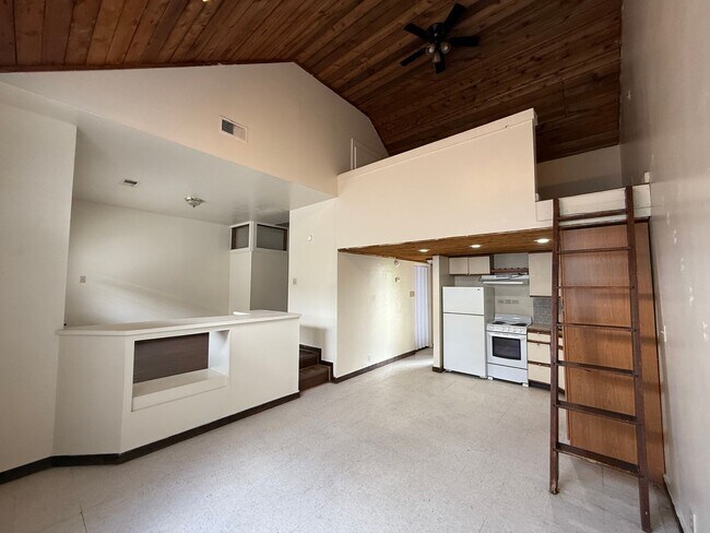 Building Photo - 8462 Bayou Fountain Ave