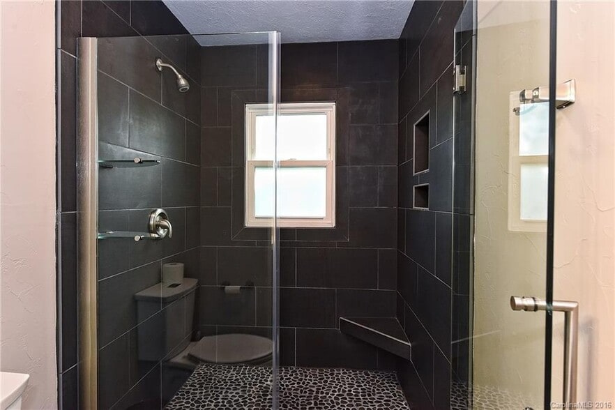 Building Photo - 3300 Selwyn Farms La