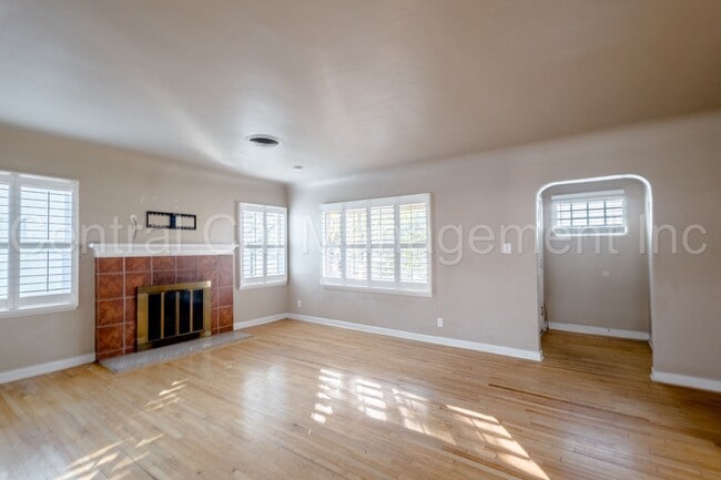 Building Photo - 2 Bedroom/1 Bath Home with Bonus Room  - $1650 per month!