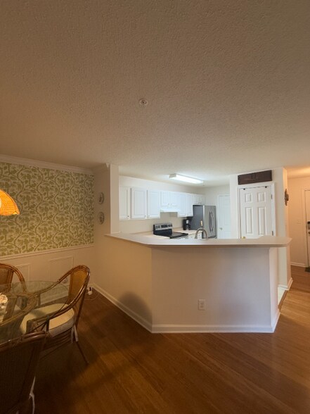 Building Photo - 9307 Walden Park Dr