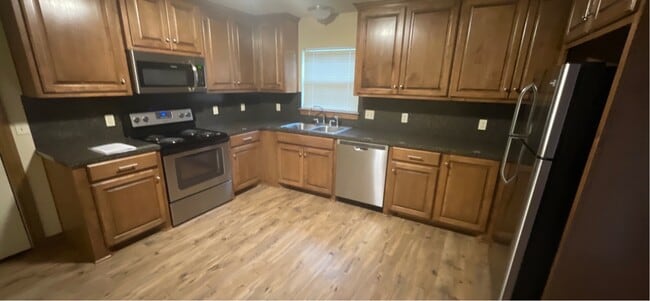 Building Photo - 404 Boston St