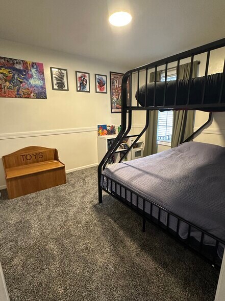 Building Photo - 9527 Acacia Psge