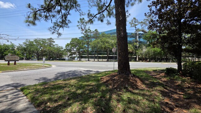 Building Photo - 1700 SW 16th Ct